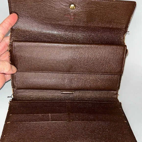Authentic  Louis Vuitton Damier Ebene trifold wallet - Picture 7 of 9